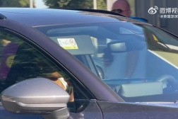 开云下载-【入职提新车】拉什福德开着巴萨送的新款CUPRA抵达训练基地✨